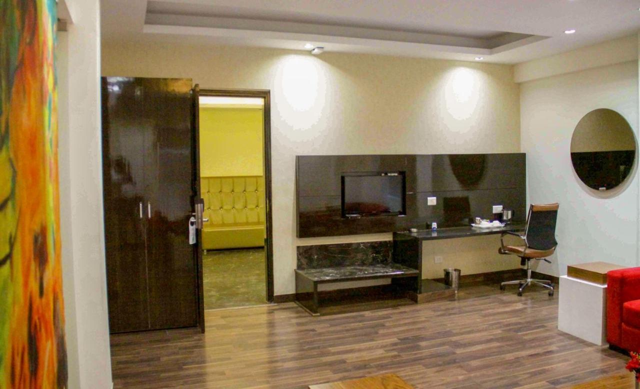 Four Leaf Hotel,Budaun Экстерьер фото